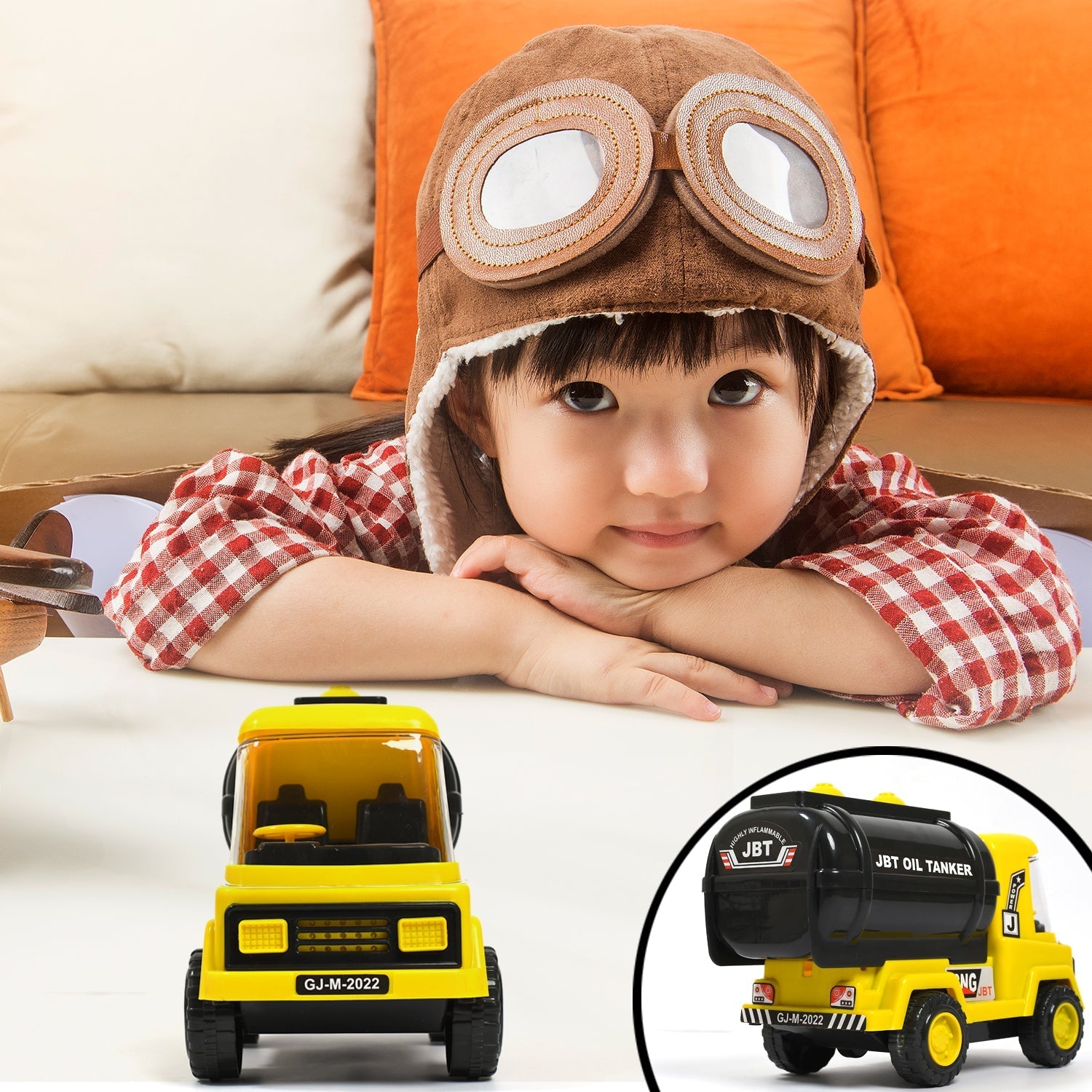 Kids' toy truck with friction and engine sound Kids' toy truck with friction and engine sound